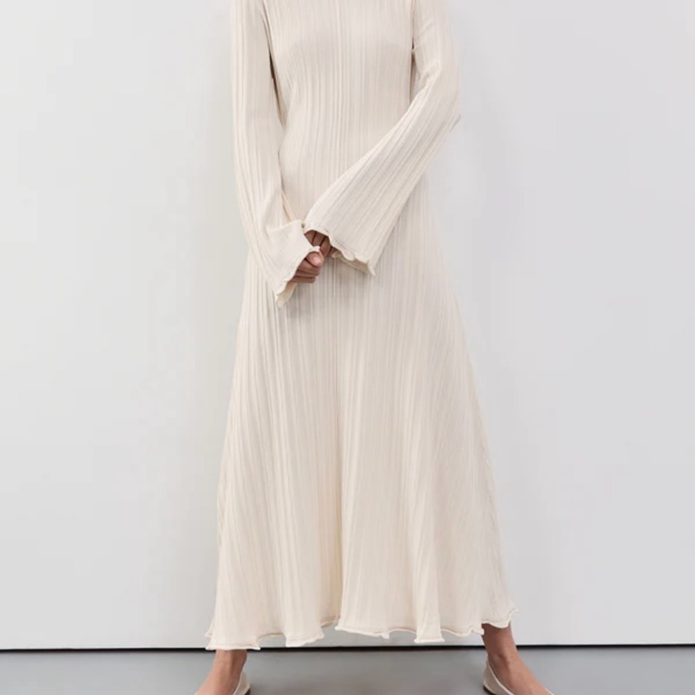 DISSH Sylvia Elegant Cream Maxi Dress
